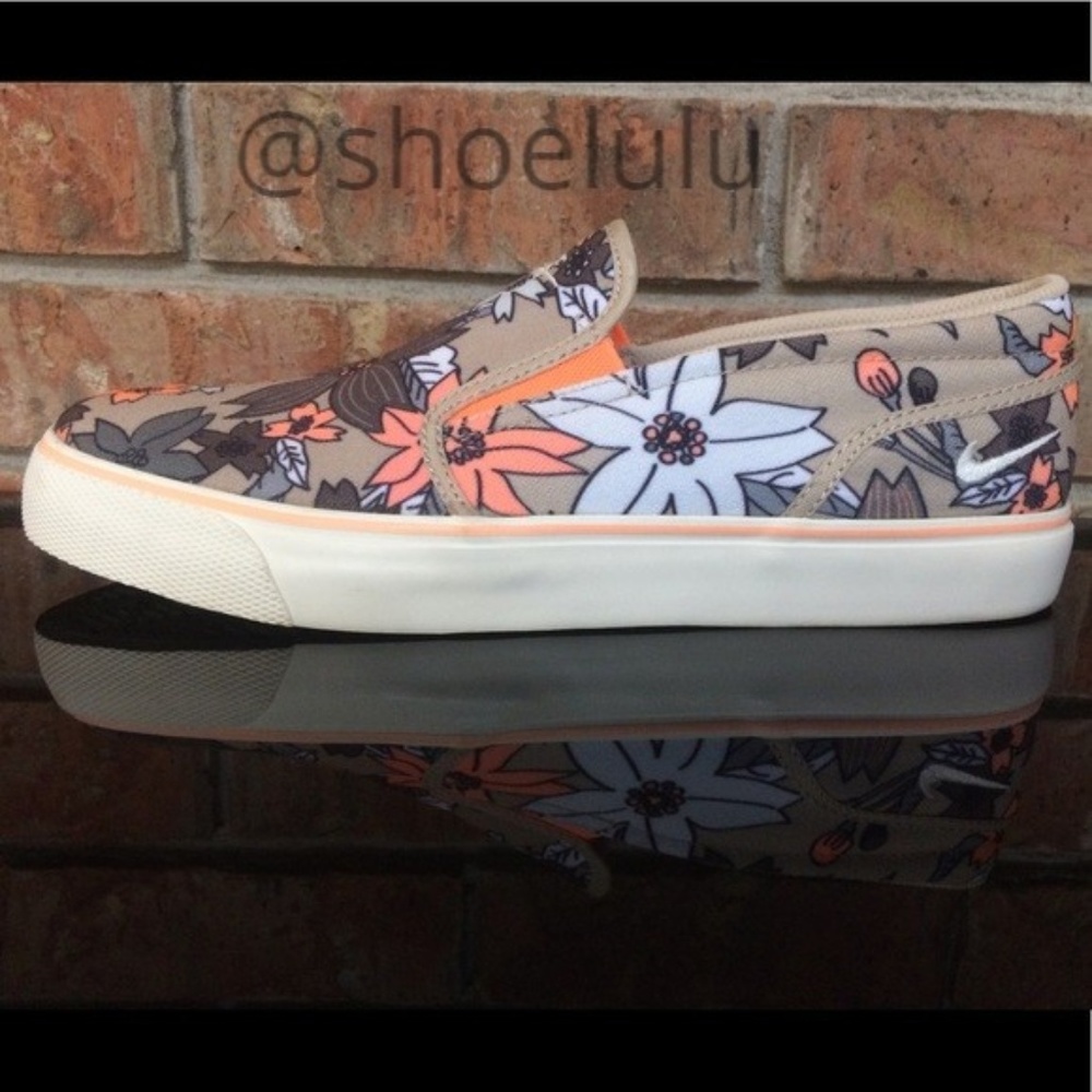 Nike Canvas Toki Slip On Hawaii Floral Sz 9.5